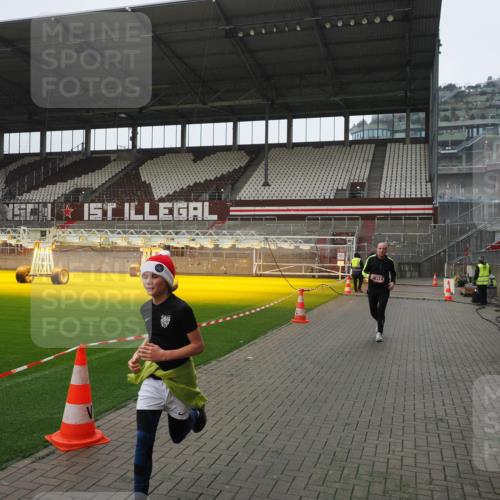 07.12.2025 - St. Pauli X-Mass-Run No. 15 Fabian Wolf http://msf.ph/oto/9417695 07.12.2025 11:19:58 Ziel 2217, 2581, 2771, 3075, 3160, 3170, 3324, 3822, 3823 meine-sportfotos.de