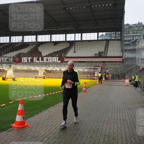 07.12.2025 - St. Pauli X-Mass-Run No. 15 Fabian Wolf http://msf.ph/oto/9417698 07.12.2025 11:20:01 Ziel 2581, 2771, 3075, 3170, 3324, 3822, 3823 meine-sportfotos.de