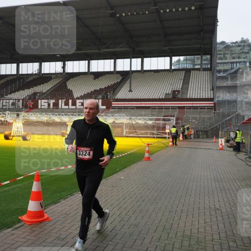 07.12.2025 - St. Pauli X-Mass-Run No. 15 Fabian Wolf http://msf.ph/oto/9417700 07.12.2025 11:20:01 Ziel 2581, 2771, 3075, 3170, 3324, 3822, 3823 meine-sportfotos.de