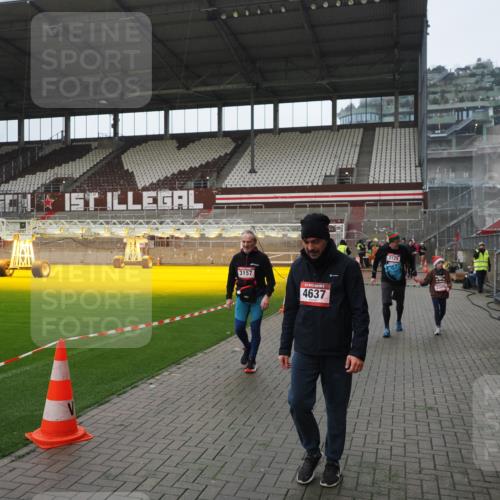 07.12.2025 - St. Pauli X-Mass-Run No. 15 Fabian Wolf http://msf.ph/oto/9417709 07.12.2025 11:20:24 Ziel 2577, 2578, 3129, 3157, 3309, 4637 meine-sportfotos.de