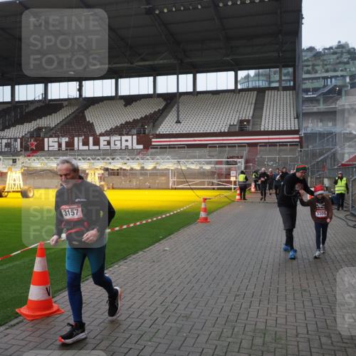 07.12.2025 - St. Pauli X-Mass-Run No. 15 Fabian Wolf http://msf.ph/oto/9417712 07.12.2025 11:20:26 Ziel 1135, 2132, 2134, 2305, 2577, 2578, 3129, 3157, 3309, 4637 meine-sportfotos.de