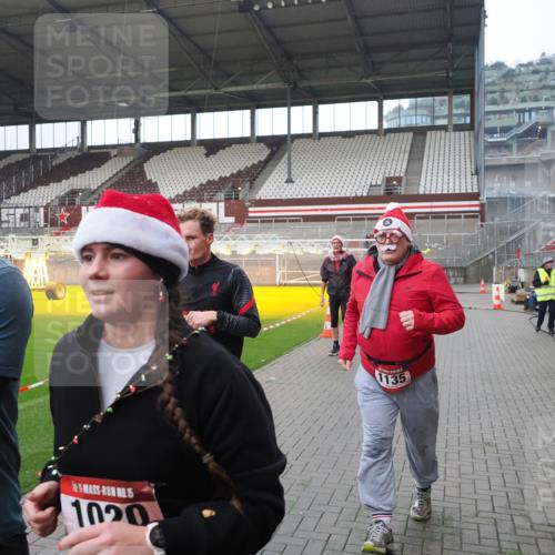 07.12.2025 - St. Pauli X-Mass-Run No. 15 Fabian Wolf http://msf.ph/oto/9417747 07.12.2025 11:20:37 Ziel 1020, 1135, 1614, 2132, 2134, 2242, 2305, 3129, 3309 meine-sportfotos.de