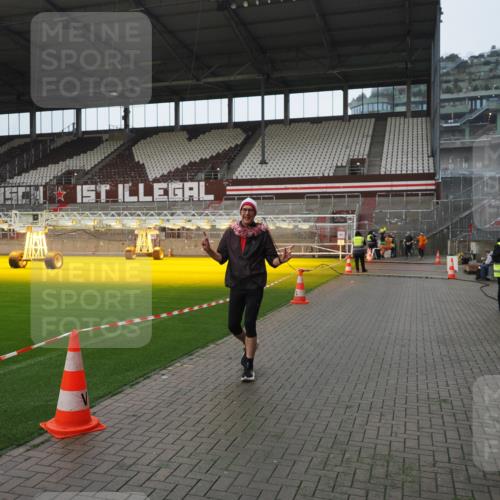 07.12.2025 - St. Pauli X-Mass-Run No. 15 Fabian Wolf http://msf.ph/oto/9417755 07.12.2025 11:20:40 Ziel 1020, 1135, 1614, 2132, 2134, 2242, 2305 meine-sportfotos.de