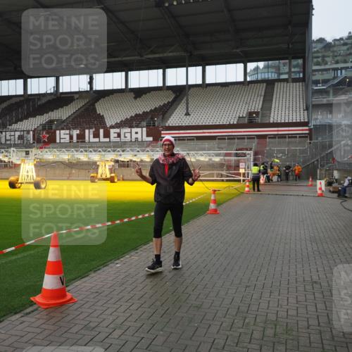 07.12.2025 - St. Pauli X-Mass-Run No. 15 Fabian Wolf http://msf.ph/oto/9417756 07.12.2025 11:20:40 Ziel 1020, 1135, 1614, 2132, 2134, 2242, 2305 meine-sportfotos.de