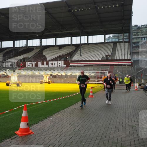 07.12.2025 - St. Pauli X-Mass-Run No. 15 Fabian Wolf http://msf.ph/oto/9417761 07.12.2025 11:20:49 Ziel 540, 765, 2242, 2379, 2462, 2601, 3037 meine-sportfotos.de