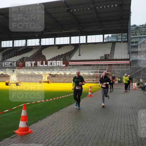 07.12.2025 - St. Pauli X-Mass-Run No. 15 Fabian Wolf http://msf.ph/oto/9417762 07.12.2025 11:20:49 Ziel 540, 765, 2242, 2379, 2462, 2601, 3037 meine-sportfotos.de