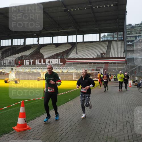 07.12.2025 - St. Pauli X-Mass-Run No. 15 Fabian Wolf http://msf.ph/oto/9417766 07.12.2025 11:20:50 Ziel 540, 765, 2379, 2462, 2601, 3037 meine-sportfotos.de