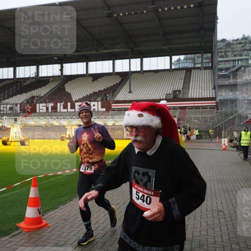 07.12.2025 - St. Pauli X-Mass-Run No. 15 Fabian Wolf http://msf.ph/oto/9417777 07.12.2025 11:20:55 Ziel 540, 765, 2379, 2462, 2601, 3037 meine-sportfotos.de