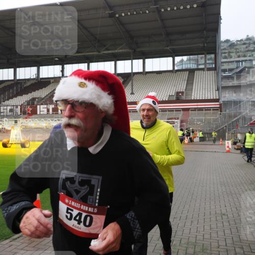 07.12.2025 - St. Pauli X-Mass-Run No. 15 Fabian Wolf http://msf.ph/oto/9417778 07.12.2025 11:20:55 Ziel 540, 765, 2379, 2462, 2601, 3037 meine-sportfotos.de