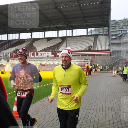 07.12.2025 - St. Pauli X-Mass-Run No. 15 Fabian Wolf http://msf.ph/oto/9417779 07.12.2025 11:20:55 Ziel 540, 765, 2379, 2462, 2601, 3037 meine-sportfotos.de