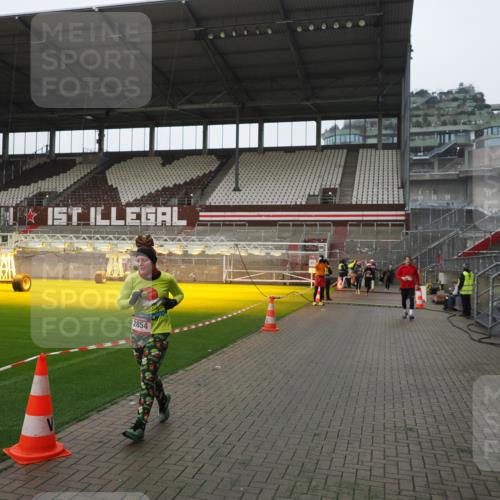 07.12.2025 - St. Pauli X-Mass-Run No. 15 Fabian Wolf http://msf.ph/oto/9417785 07.12.2025 11:21:06 Ziel 540, 2379, 2854, 3037, 3135 meine-sportfotos.de