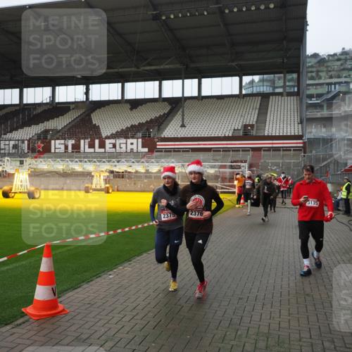 07.12.2025 - St. Pauli X-Mass-Run No. 15 Fabian Wolf http://msf.ph/oto/9417795 07.12.2025 11:21:13 Ziel 2375, 2376, 2854, 2867, 3135, 3220, 3283 meine-sportfotos.de
