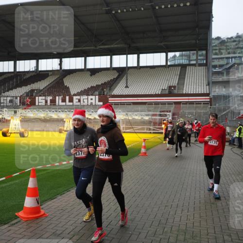07.12.2025 - St. Pauli X-Mass-Run No. 15 Fabian Wolf http://msf.ph/oto/9417797 07.12.2025 11:21:13 Ziel 2375, 2376, 2854, 2867, 3135, 3220, 3283 meine-sportfotos.de