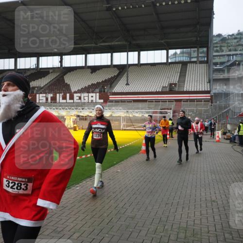 07.12.2025 - St. Pauli X-Mass-Run No. 15 Fabian Wolf http://msf.ph/oto/9417825 07.12.2025 11:21:20 Ziel 232, 2375, 2376, 2579, 2867, 3073, 3135, 3159, 3220, 3283 meine-sportfotos.de