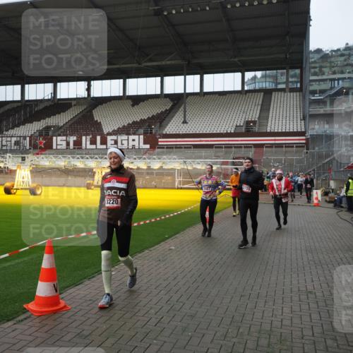 07.12.2025 - St. Pauli X-Mass-Run No. 15 Fabian Wolf http://msf.ph/oto/9417827 07.12.2025 11:21:21 Ziel 232, 241, 2375, 2376, 2579, 2867, 3073, 3135, 3159, 3220, 3283 meine-sportfotos.de