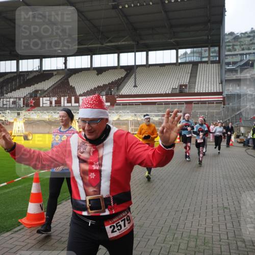 07.12.2025 - St. Pauli X-Mass-Run No. 15 Fabian Wolf http://msf.ph/oto/9417848 07.12.2025 11:21:25 Ziel 98, 105, 111, 232, 241, 1907, 2375, 2376, 2473, 2474, 2579, 2867, 3073, 3159, 3220, 3283 meine-sportfotos.de