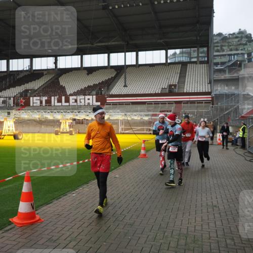 07.12.2025 - St. Pauli X-Mass-Run No. 15 Fabian Wolf http://msf.ph/oto/9417853 07.12.2025 11:21:27 Ziel 98, 105, 111, 232, 241, 1549, 1902, 1907, 2375, 2376, 2473, 2474, 2579, 2867, 3073, 3159, 3220, 3283 meine-sportfotos.de