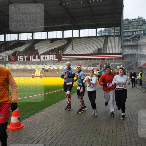 07.12.2025 - St. Pauli X-Mass-Run No. 15 Fabian Wolf http://msf.ph/oto/9417859 07.12.2025 11:21:29 Ziel 98, 105, 111, 232, 241, 1549, 1902, 1907, 2033, 2197, 2473, 2474, 2579, 2867, 3073, 3159, 3283 meine-sportfotos.de