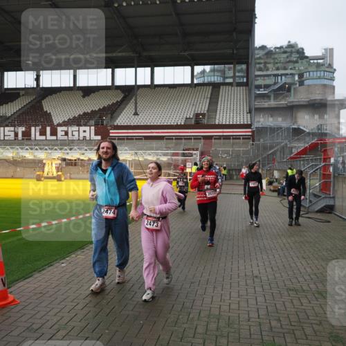 07.12.2025 - St. Pauli X-Mass-Run No. 15 Fabian Wolf http://msf.ph/oto/9417875 07.12.2025 11:21:34 Ziel 98, 105, 111, 232, 241, 1549, 1902, 1907, 2033, 2197, 2473, 2474, 2579, 3073, 3159 meine-sportfotos.de