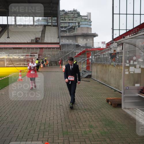 07.12.2025 - St. Pauli X-Mass-Run No. 15 Fabian Wolf http://msf.ph/oto/9417901 07.12.2025 11:21:43 Ziel 1549, 1902, 1907, 1939, 2033, 2197, 2473, 2474 meine-sportfotos.de