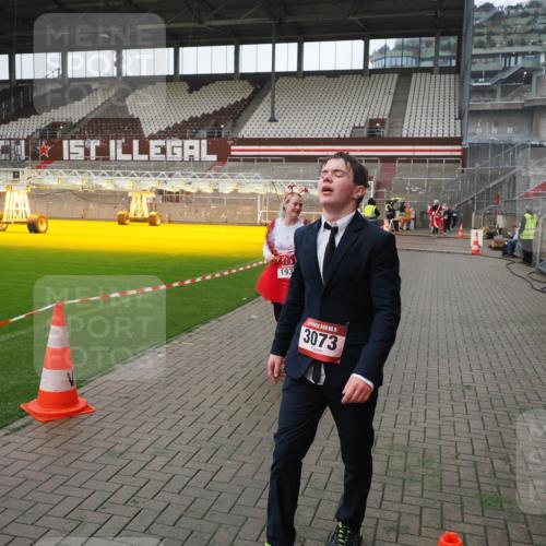 07.12.2025 - St. Pauli X-Mass-Run No. 15 Fabian Wolf http://msf.ph/oto/9417909 07.12.2025 11:21:46 Ziel 1549, 1902, 1939, 2033, 2197 meine-sportfotos.de