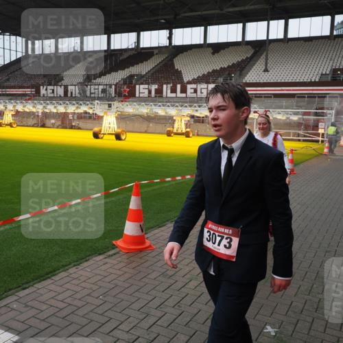 07.12.2025 - St. Pauli X-Mass-Run No. 15 Fabian Wolf http://msf.ph/oto/9417912 07.12.2025 11:21:46 Ziel 1549, 1902, 1939, 2033, 2197 meine-sportfotos.de