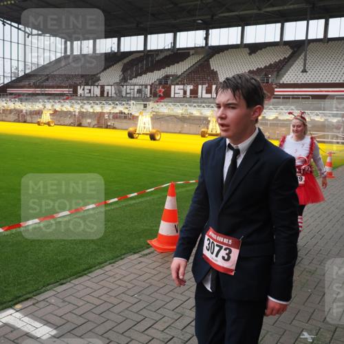 07.12.2025 - St. Pauli X-Mass-Run No. 15 Fabian Wolf http://msf.ph/oto/9417913 07.12.2025 11:21:47 Ziel 1297, 1939, 2033, 2197 meine-sportfotos.de