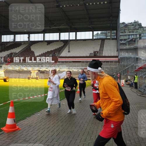07.12.2025 - St. Pauli X-Mass-Run No. 15 Fabian Wolf http://msf.ph/oto/9417924 07.12.2025 11:21:56 Ziel 1284, 1297, 1775, 1779, 1904, 1939 meine-sportfotos.de