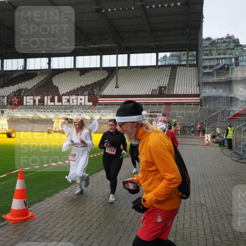 07.12.2025 - St. Pauli X-Mass-Run No. 15 Fabian Wolf http://msf.ph/oto/9417925 07.12.2025 11:21:56 Ziel 1284, 1297, 1775, 1779, 1904, 1939 meine-sportfotos.de
