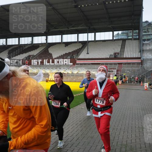 07.12.2025 - St. Pauli X-Mass-Run No. 15 Fabian Wolf http://msf.ph/oto/9417926 07.12.2025 11:21:57 Ziel 1284, 1297, 1775, 1779, 1904 meine-sportfotos.de