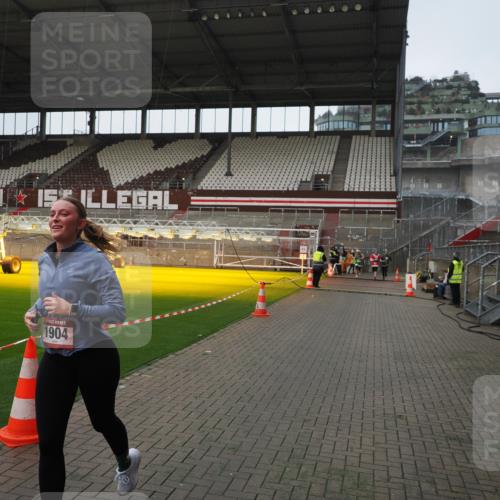 07.12.2025 - St. Pauli X-Mass-Run No. 15 Fabian Wolf http://msf.ph/oto/9417930 07.12.2025 11:21:58 Ziel 1284, 1297, 1775, 1779, 1904 meine-sportfotos.de