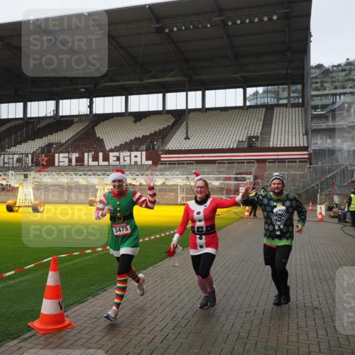07.12.2025 - St. Pauli X-Mass-Run No. 15 Fabian Wolf http://msf.ph/oto/9417941 07.12.2025 11:22:06 Ziel 1284, 1297, 1775, 1779, 1904, 3474, 3475, 3820, 3821 meine-sportfotos.de