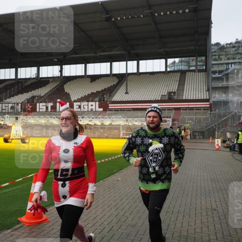 07.12.2025 - St. Pauli X-Mass-Run No. 15 Fabian Wolf http://msf.ph/oto/9417945 07.12.2025 11:22:07 Ziel 1284, 1297, 1775, 1779, 1904, 3474, 3475, 3820, 3821 meine-sportfotos.de