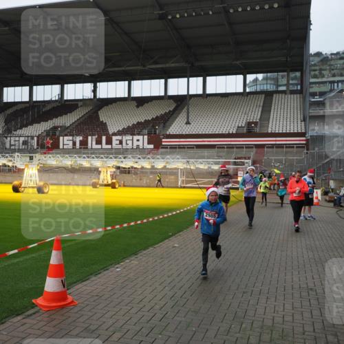 07.12.2025 - St. Pauli X-Mass-Run No. 15 Fabian Wolf http://msf.ph/oto/9417957 07.12.2025 11:22:27 Ziel 1349, 1391, 1431, 2550, 2557, 2812, 2985, 3127 meine-sportfotos.de