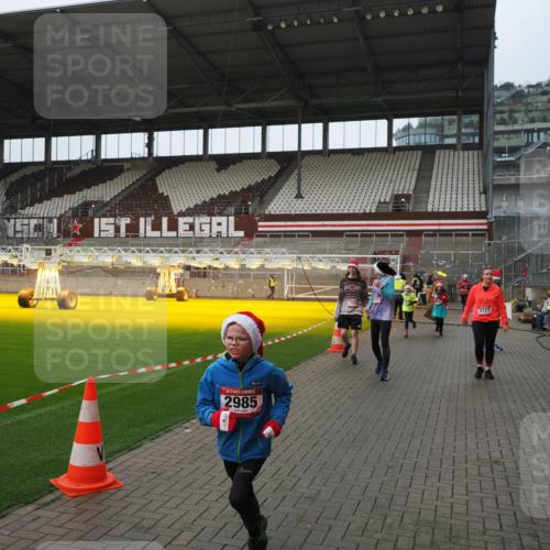 07.12.2025 - St. Pauli X-Mass-Run No. 15 Fabian Wolf http://msf.ph/oto/9417961 07.12.2025 11:22:28 Ziel 1349, 1391, 1431, 2550, 2557, 2812, 2985, 3127 meine-sportfotos.de
