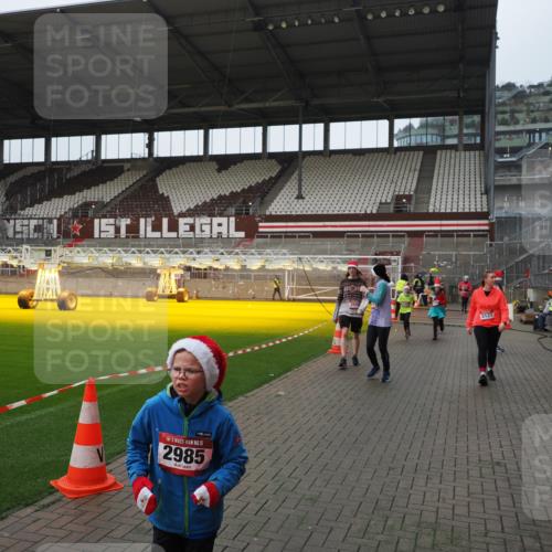 07.12.2025 - St. Pauli X-Mass-Run No. 15 Fabian Wolf http://msf.ph/oto/9417962 07.12.2025 11:22:28 Ziel 1349, 1391, 1431, 2550, 2557, 2812, 2985, 3127 meine-sportfotos.de