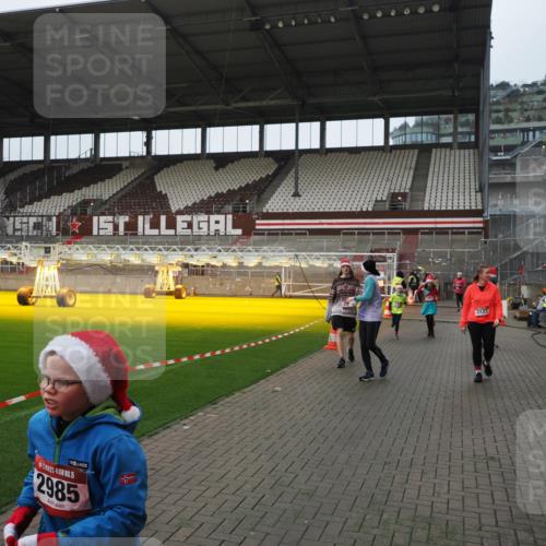 07.12.2025 - St. Pauli X-Mass-Run No. 15 Fabian Wolf http://msf.ph/oto/9417963 07.12.2025 11:22:29 Ziel 1349, 1391, 1431, 2550, 2557, 2812, 2985, 3127 meine-sportfotos.de