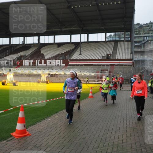 07.12.2025 - St. Pauli X-Mass-Run No. 15 Fabian Wolf http://msf.ph/oto/9417965 07.12.2025 11:22:31 Ziel 520, 1349, 1391, 1431, 2550, 2557, 2812, 2985, 3127 meine-sportfotos.de