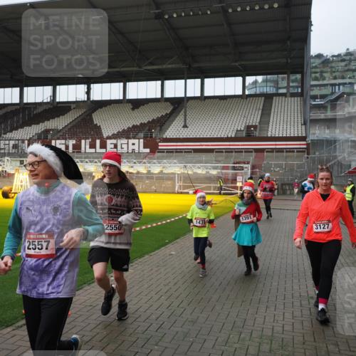 07.12.2025 - St. Pauli X-Mass-Run No. 15 Fabian Wolf http://msf.ph/oto/9417972 07.12.2025 11:22:32 Ziel 520, 1349, 1391, 1431, 2550, 2557, 2812, 2985, 3127 meine-sportfotos.de