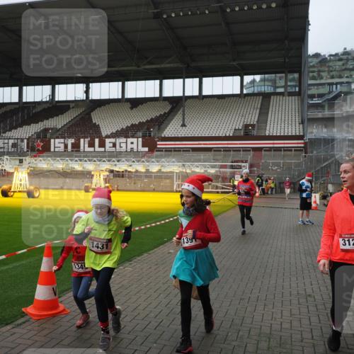 07.12.2025 - St. Pauli X-Mass-Run No. 15 Fabian Wolf http://msf.ph/oto/9417978 07.12.2025 11:22:33 Ziel 520, 1349, 1391, 1431, 2550, 2557, 2812, 2985, 3127 meine-sportfotos.de