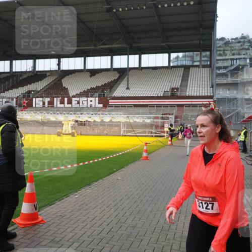 07.12.2025 - St. Pauli X-Mass-Run No. 15 Fabian Wolf http://msf.ph/oto/9417990 07.12.2025 11:22:36 Ziel 520, 1018, 1349, 1391, 1431, 2550, 2557, 2985, 3127 meine-sportfotos.de