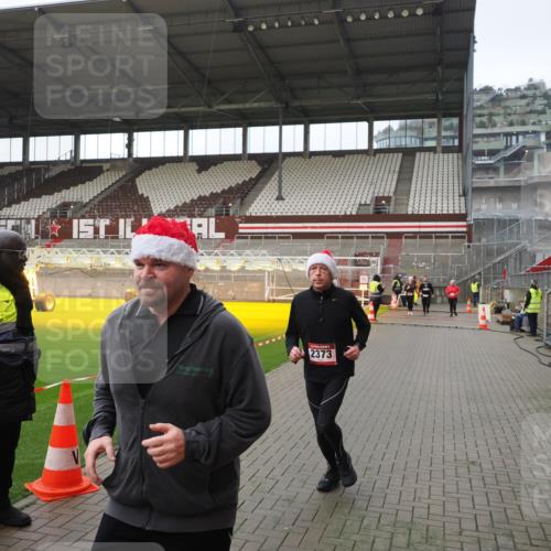 07.12.2025 - St. Pauli X-Mass-Run No. 15 Fabian Wolf http://msf.ph/oto/9418036 07.12.2025 11:23:10 Ziel 21, 69, 1141, 2023, 2373, 2821, 2823, 4249, 4824 meine-sportfotos.de