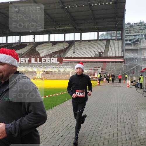 07.12.2025 - St. Pauli X-Mass-Run No. 15 Fabian Wolf http://msf.ph/oto/9418037 07.12.2025 11:23:10 Ziel 21, 69, 1141, 2023, 2373, 2821, 2823, 4249, 4824 meine-sportfotos.de