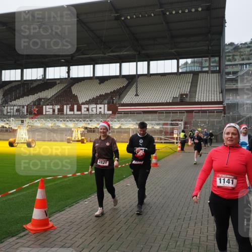 07.12.2025 - St. Pauli X-Mass-Run No. 15 Fabian Wolf http://msf.ph/oto/9418046 07.12.2025 11:23:25 Ziel 714, 1141, 2821, 2823, 3302, 4648 meine-sportfotos.de