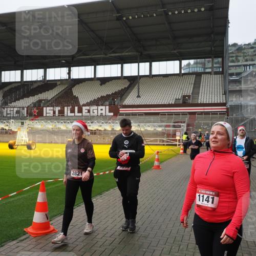 07.12.2025 - St. Pauli X-Mass-Run No. 15 Fabian Wolf http://msf.ph/oto/9418050 07.12.2025 11:23:26 Ziel 714, 1141, 2037, 2821, 2823, 3302, 4648 meine-sportfotos.de