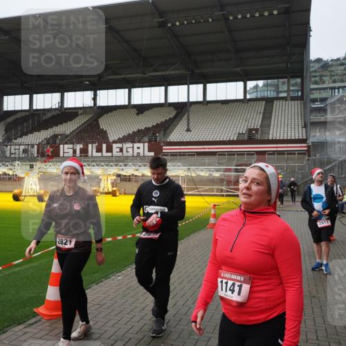 07.12.2025 - St. Pauli X-Mass-Run No. 15 Fabian Wolf http://msf.ph/oto/9418051 07.12.2025 11:23:26 Ziel 714, 1141, 2037, 2821, 2823, 3302, 4648 meine-sportfotos.de