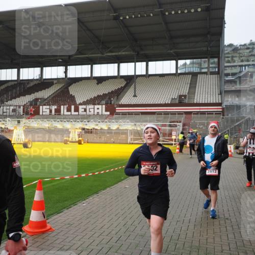 07.12.2025 - St. Pauli X-Mass-Run No. 15 Fabian Wolf http://msf.ph/oto/9418054 07.12.2025 11:23:28 Ziel 714, 1141, 2037, 2821, 2823, 3302, 4648 meine-sportfotos.de
