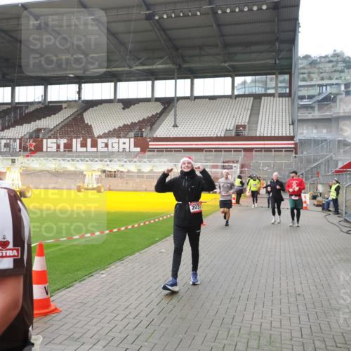 07.12.2025 - St. Pauli X-Mass-Run No. 15 Fabian Wolf http://msf.ph/oto/9418067 07.12.2025 11:23:35 Ziel 714, 2037, 2387, 2389, 2409, 3190, 3191, 3302, 4648 meine-sportfotos.de