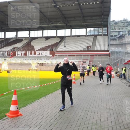 07.12.2025 - St. Pauli X-Mass-Run No. 15 Fabian Wolf http://msf.ph/oto/9418068 07.12.2025 11:23:35 Ziel 714, 2037, 2387, 2389, 2409, 3190, 3191, 3302, 4648 meine-sportfotos.de