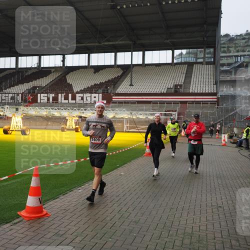 07.12.2025 - St. Pauli X-Mass-Run No. 15 Fabian Wolf http://msf.ph/oto/9418079 07.12.2025 11:23:38 Ziel 2037, 2387, 2389, 2409, 3190, 3191, 3302, 4648 meine-sportfotos.de